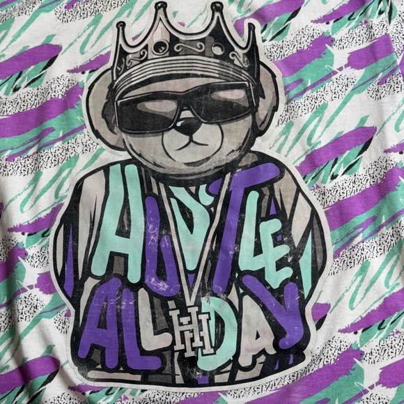 10/25🦋 Launder by Bailey White/Purple Retro Print HUSTLE ALL DAY Graphic Tee - L - Picture 2 of 4